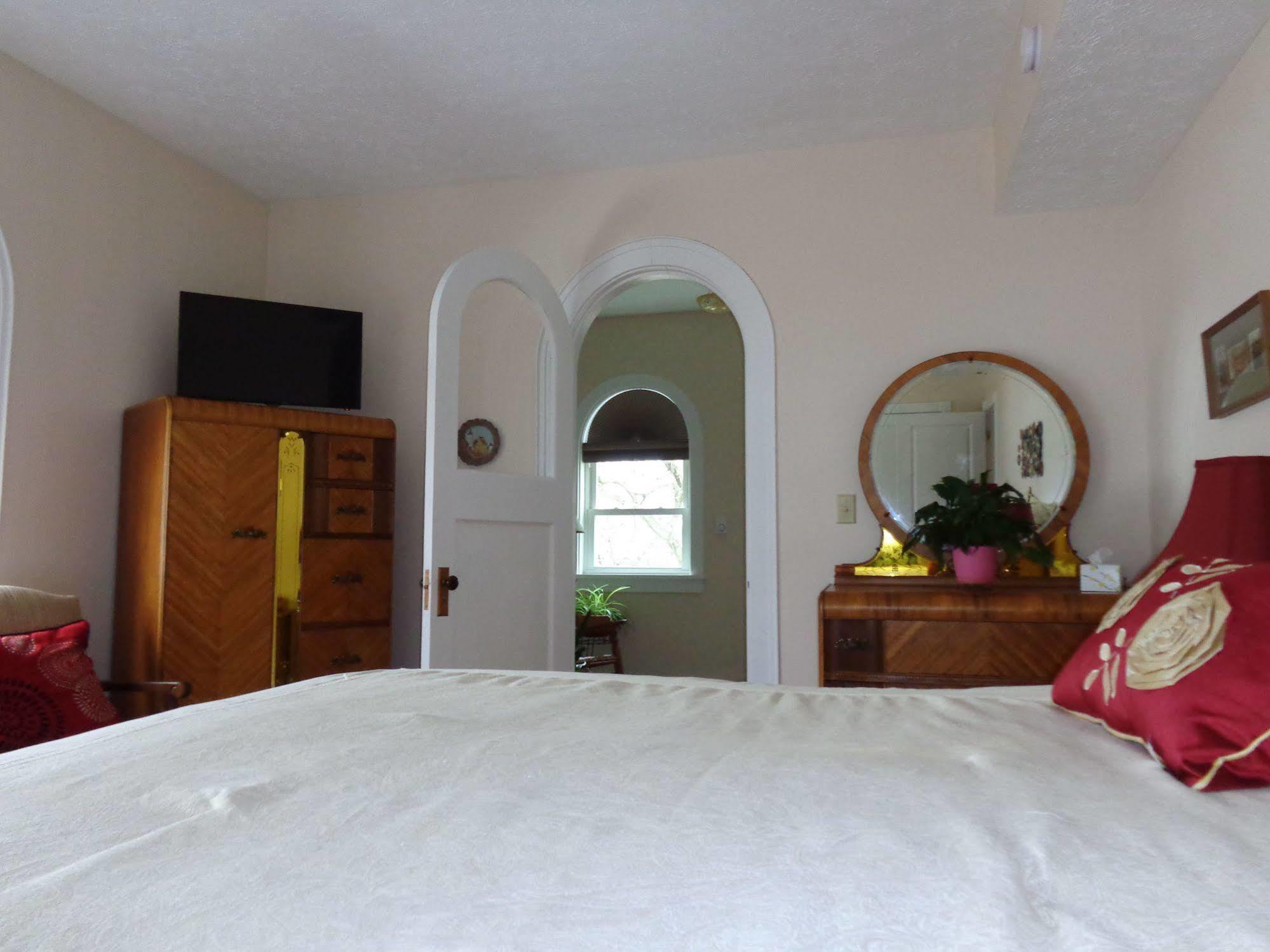 Connellsville Bed And Breakfast ภายนอก รูปภาพ