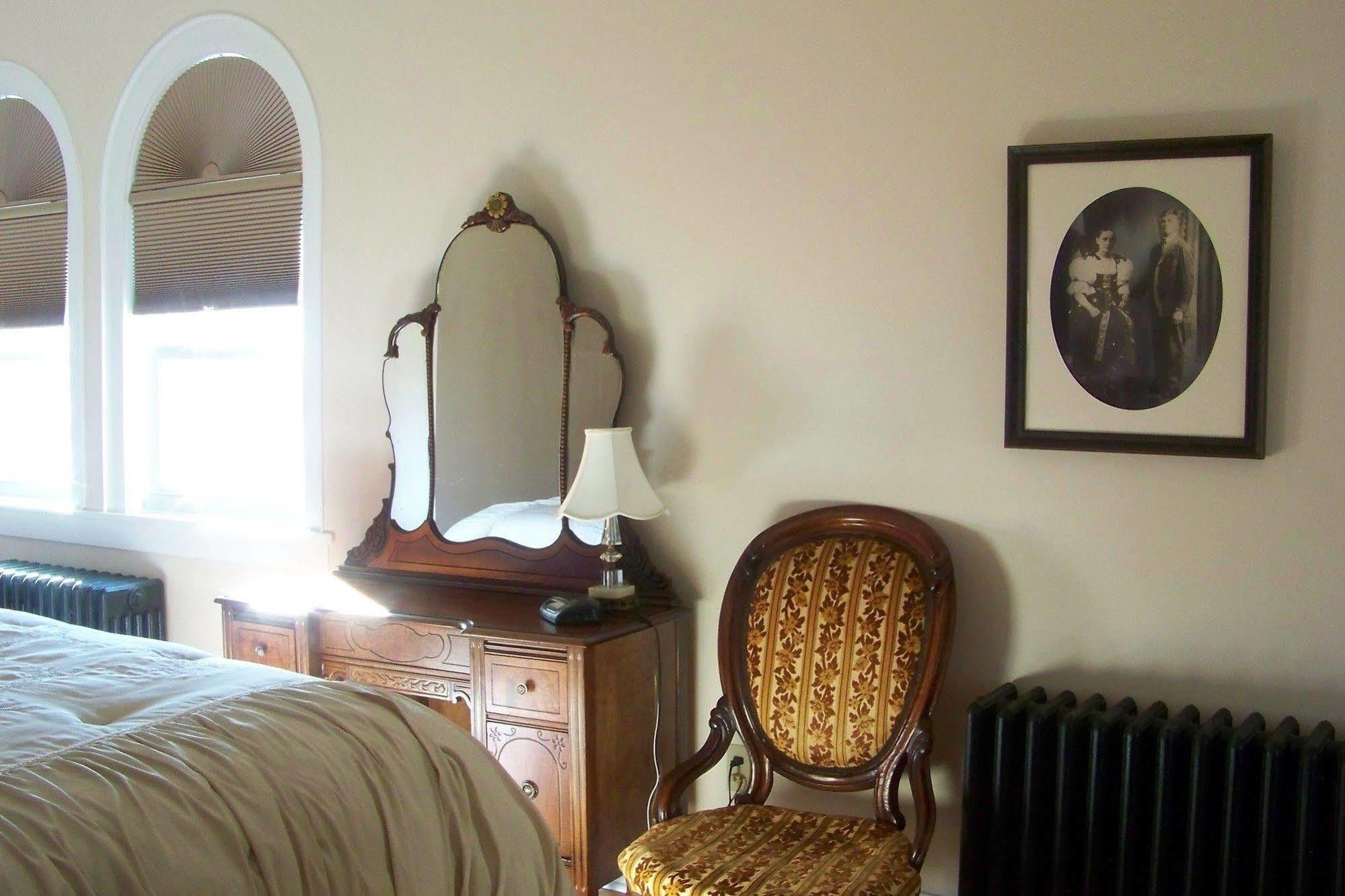 Connellsville Bed And Breakfast ภายนอก รูปภาพ