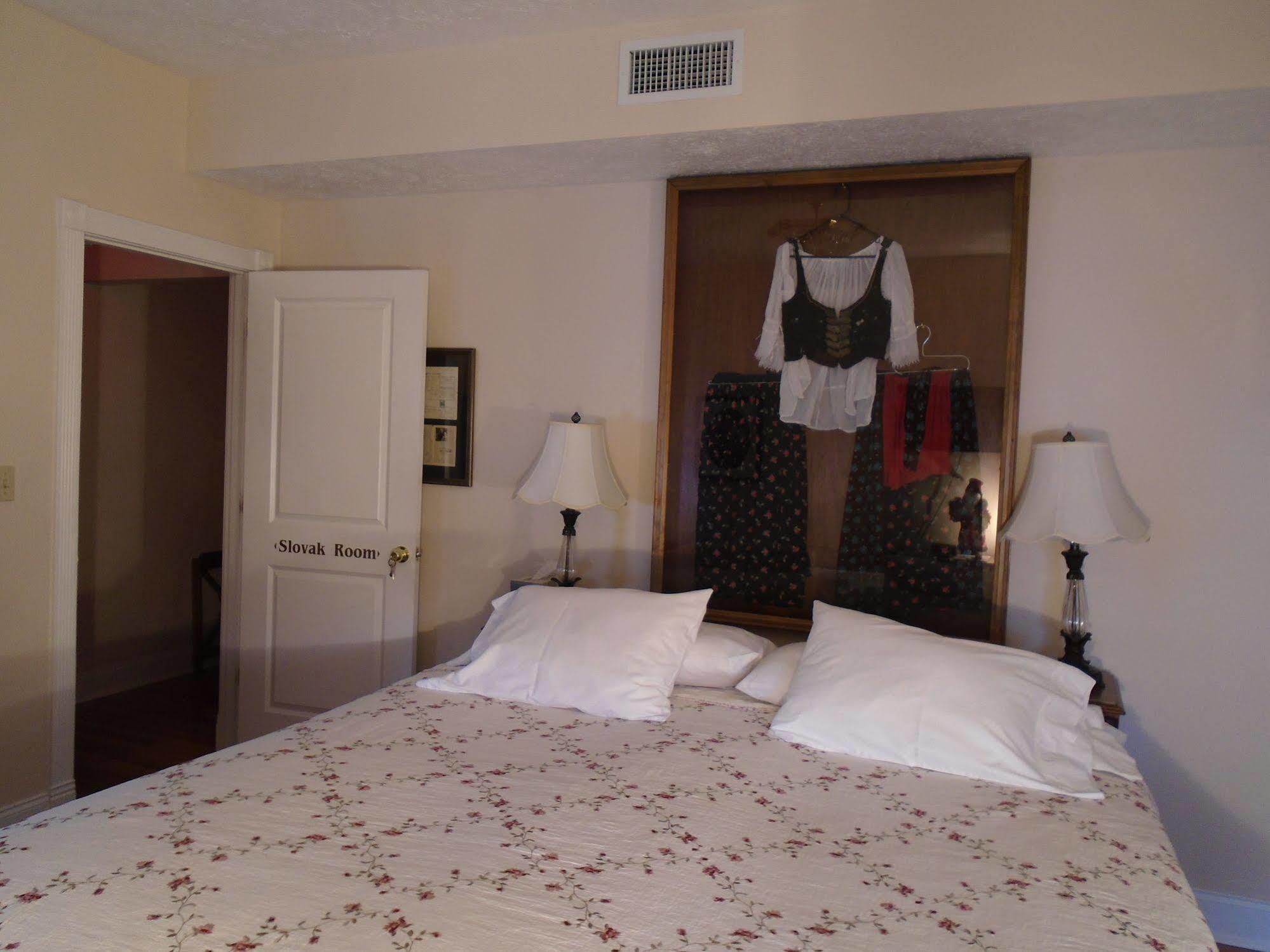 Connellsville Bed And Breakfast ภายนอก รูปภาพ